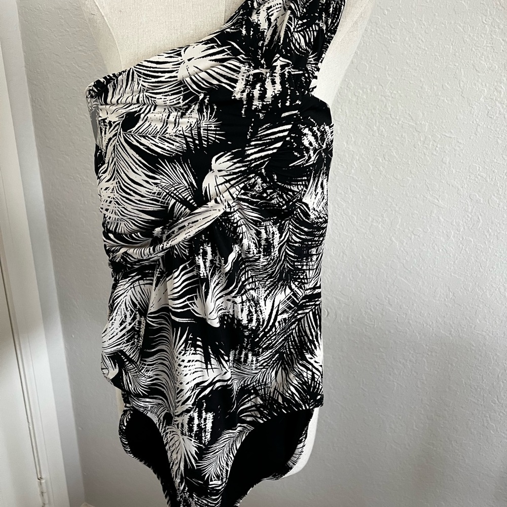 NWT Garnet Hill Ruched Wrap One Piece One Shoulder Swimsuit Size 8